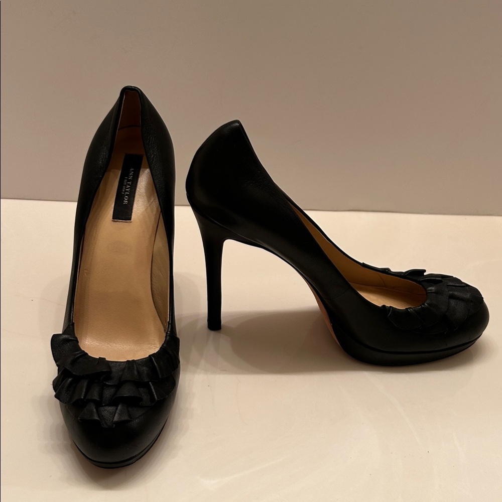 Ann Taylor Black Leather Ruffle Toe 4.5” Heels. Size 8.5